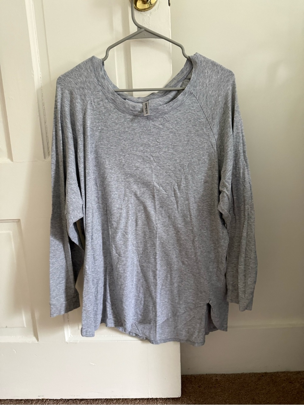 Women’s gray oversized long-sleeve tee